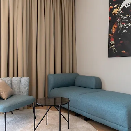 Apollo Achtquartier Am *