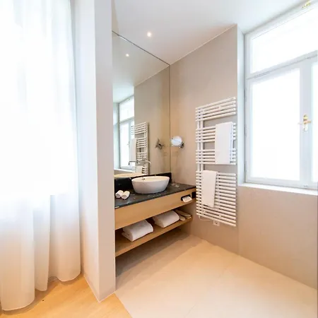 Apollo Achtquartier Am *