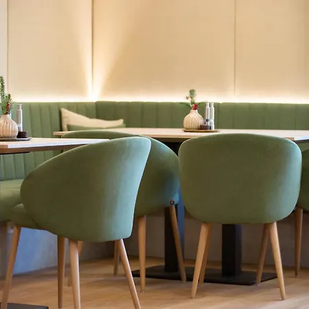 Hotell Apollo Achtquartier Am