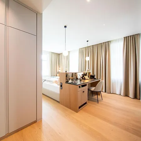 Apollo Achtquartier Am *