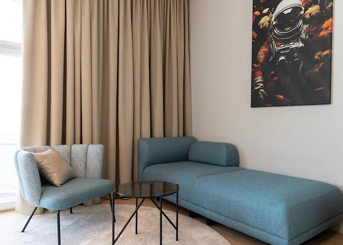 Apollo Achtquartier Am *