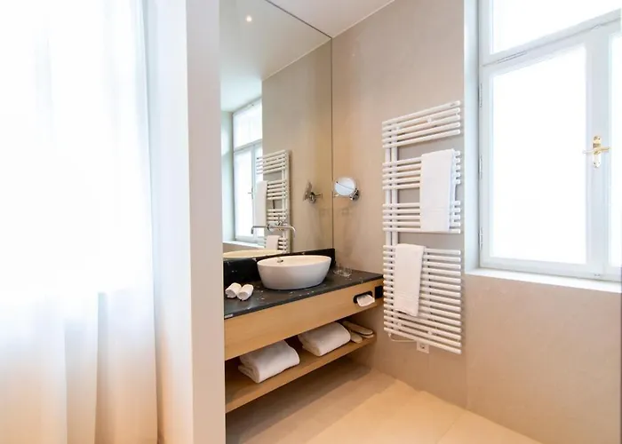 Apollo Achtquartier Am *