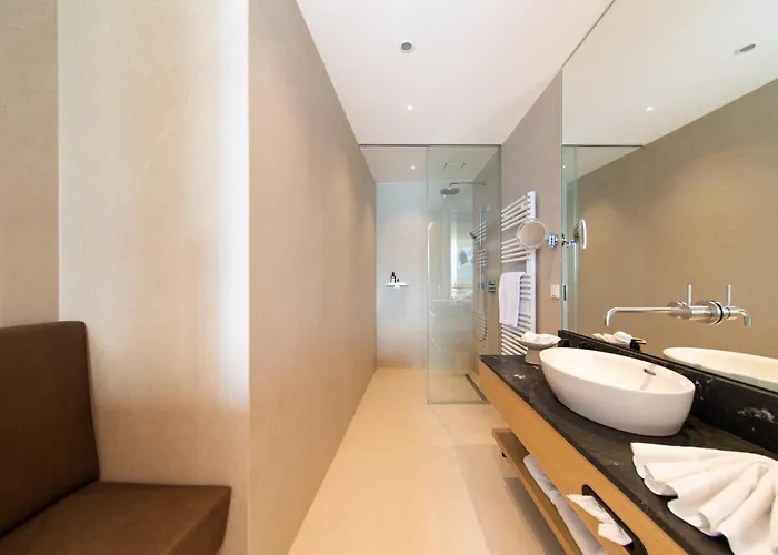 Apollo Achtquartier Am Otel *