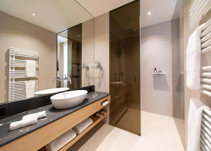 Apollo Achtquartier Am * 몬드시