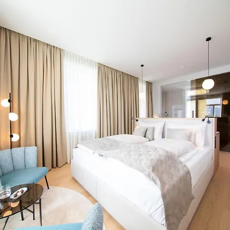 Apollo Achtquartier Am 몬드시